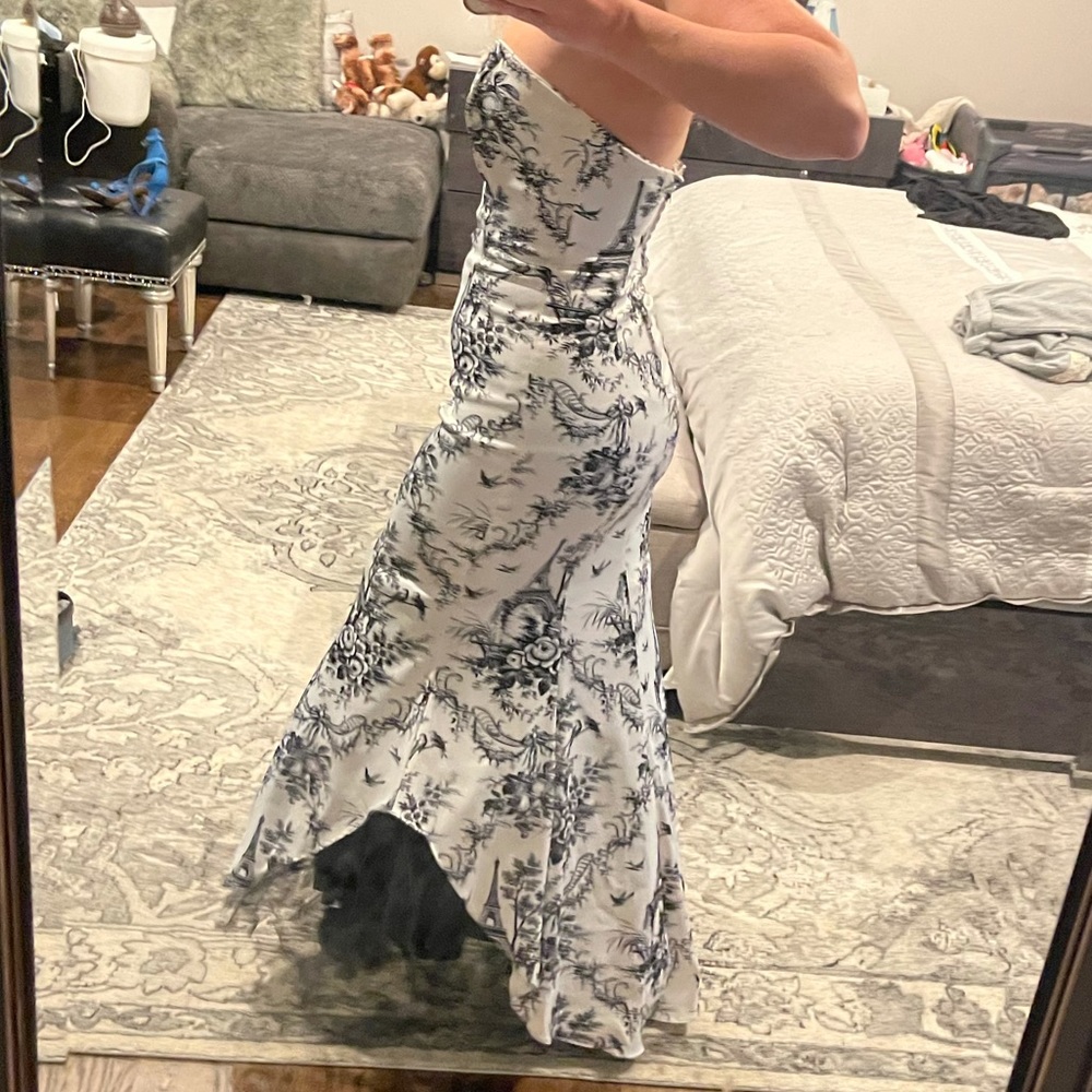 Gown - Picture 9 of 10